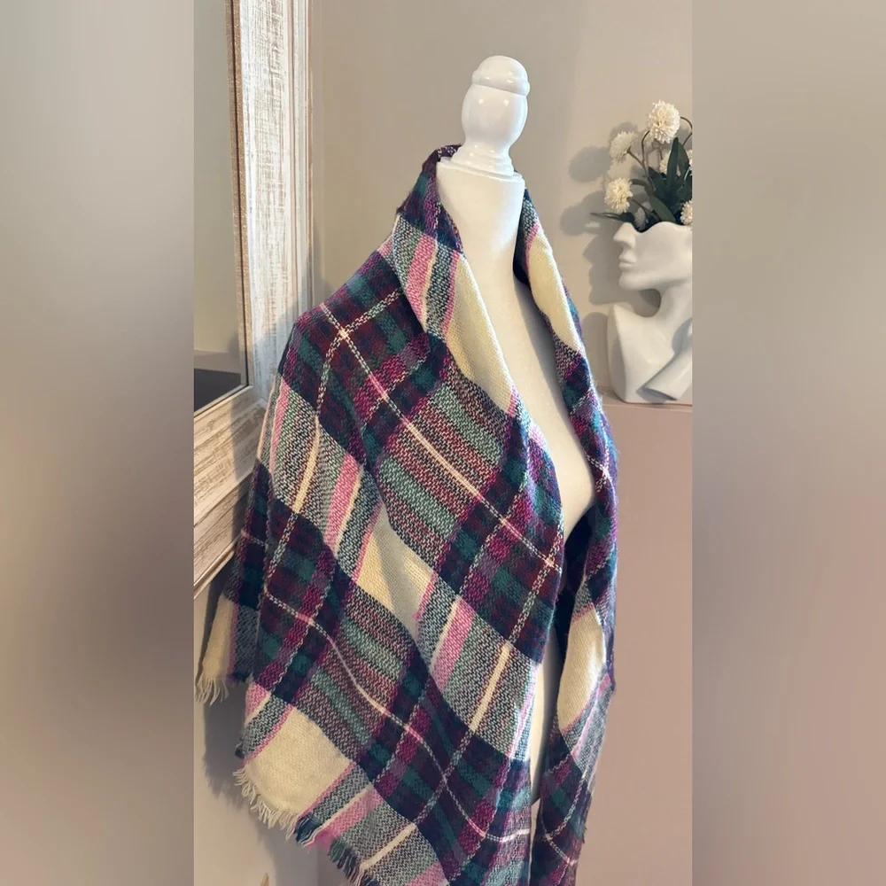 Women’s Plaid Blanket Scarf Winter Fall purple green‎ blue and Cream Cozy Style